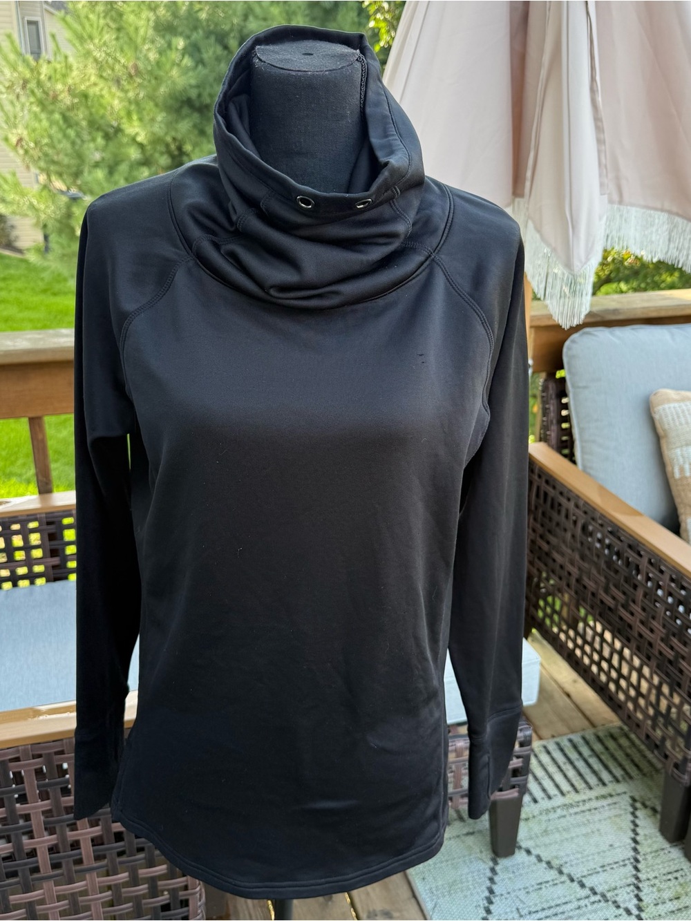 Athleta Womens Black Funnel Neck Long Sleeve Stretch Pullover Top Sz M Thumbhole
